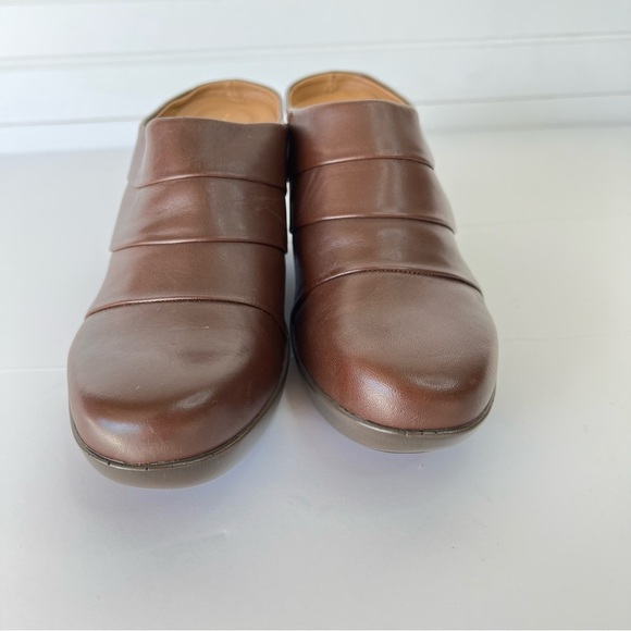 Easy Spirit Women’s  9.5 M Leather Clogs Slip On Mules Brown Heels New - Picture 4 of 9